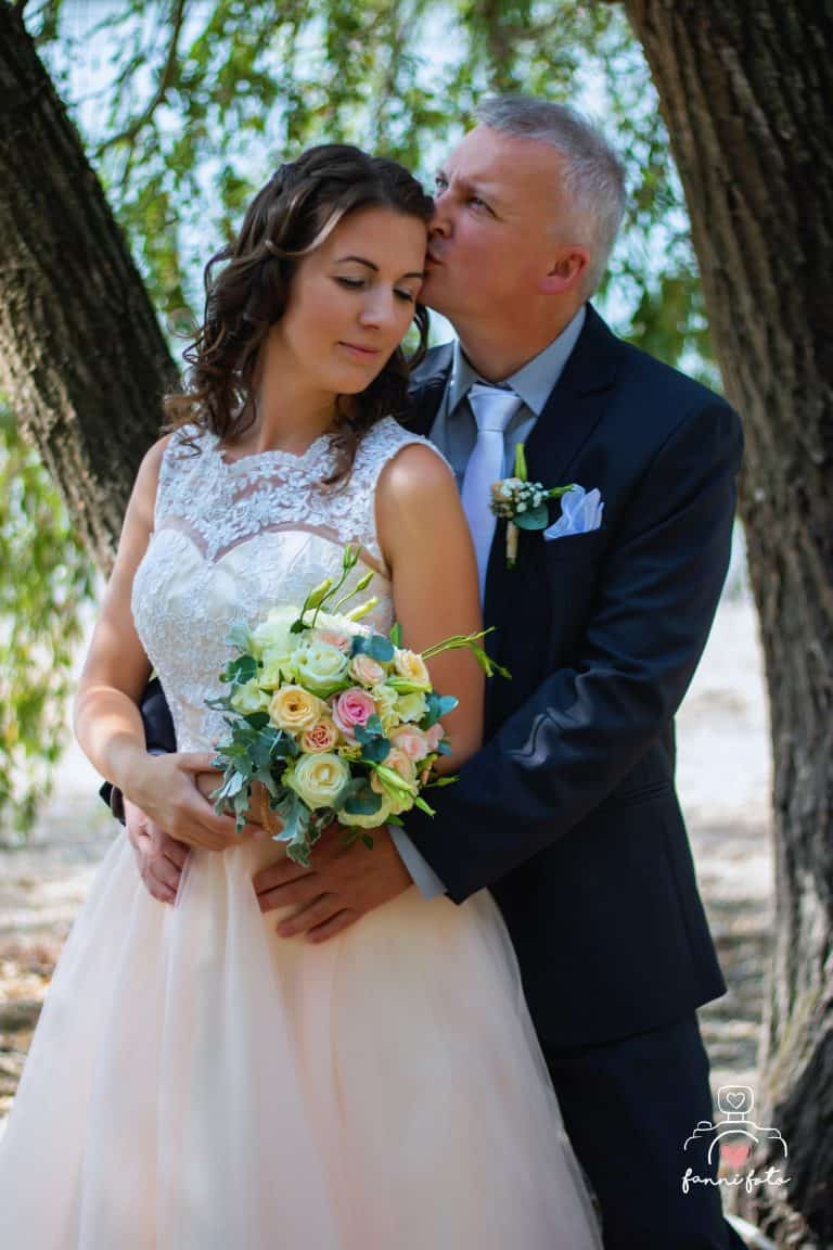 Emese & Józsi örök szerelem a Duna parton esküvői képek